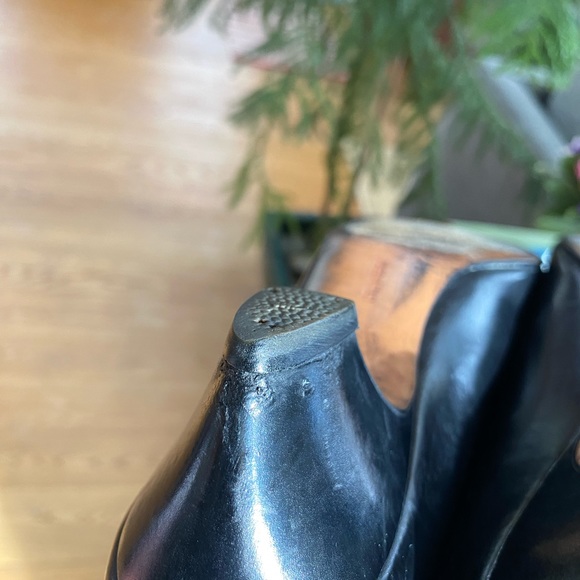 Ferragamo Black Leather Pumps - Picture 6 of 7